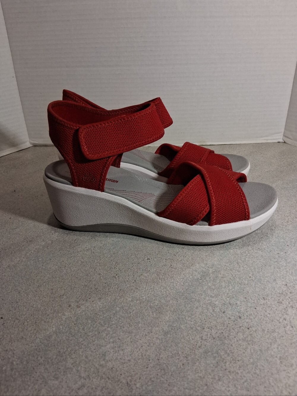 Clarks Cloud Stepoers Red Wedge Herl Sandals Woman's Sz. 7.5 NIB - Picture 4 of 10